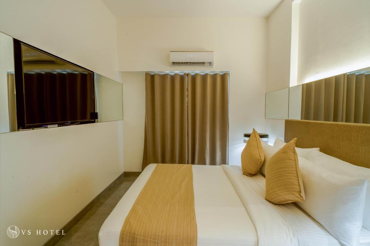 Vs Hotel Quezon City Esterno foto