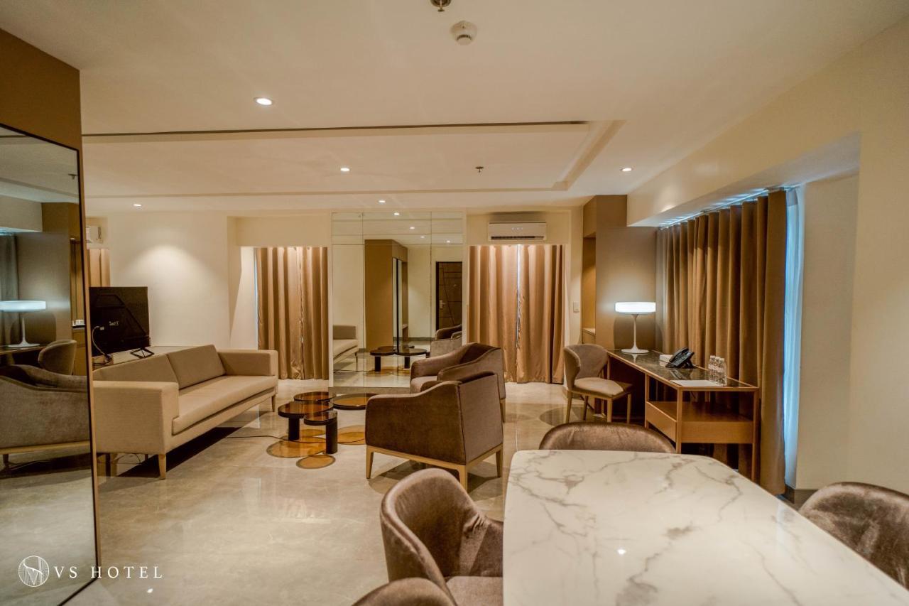 Vs Hotel Quezon City Esterno foto