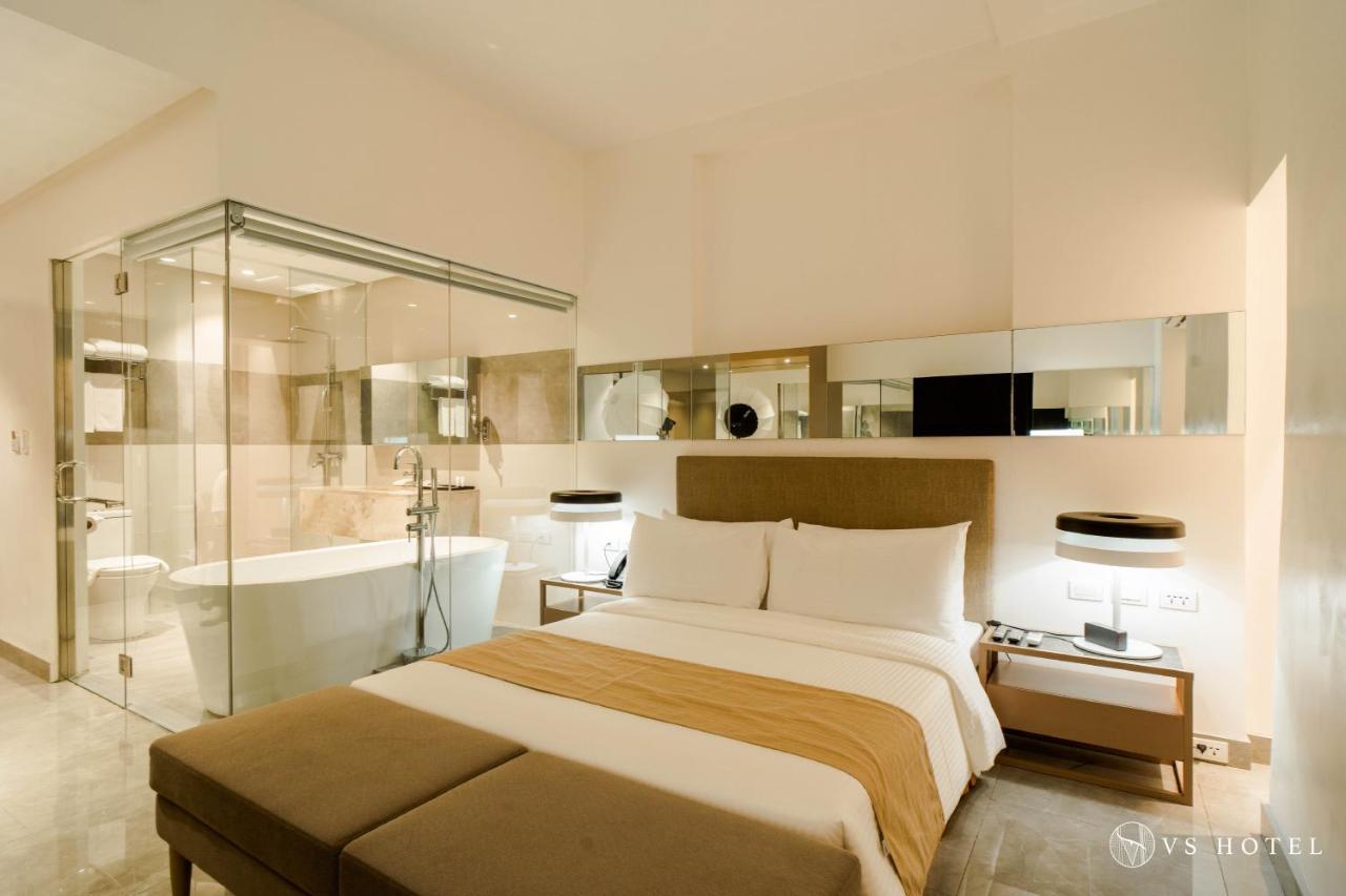 Vs Hotel Quezon City Esterno foto